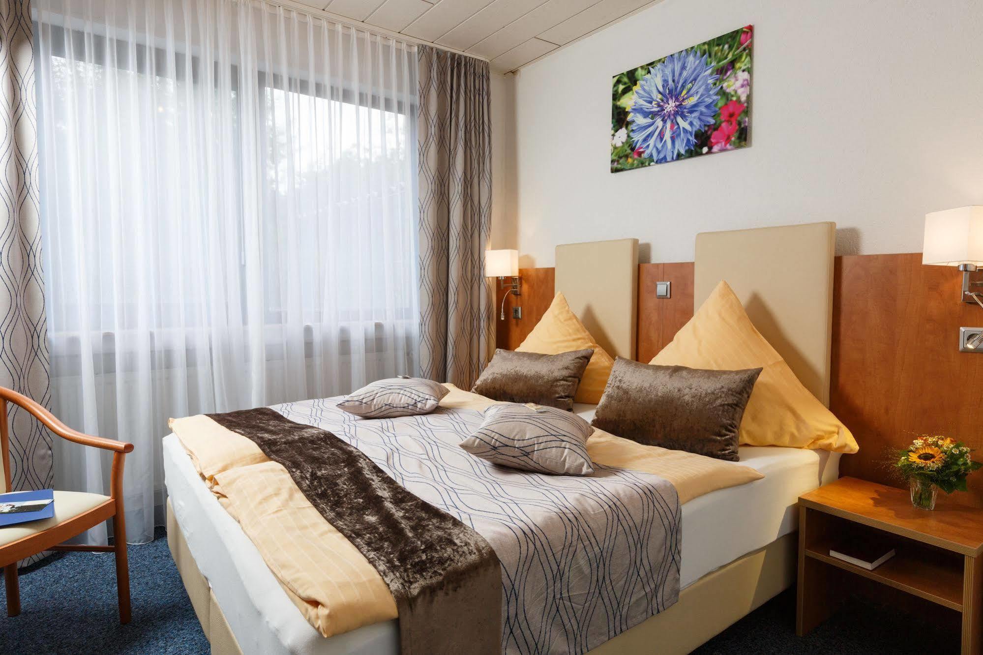 Hotel Am Sonnenhang Kassel Exterior foto